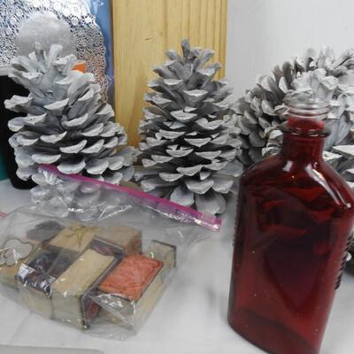 19+ Craft Lot: Frosted Pinecones, Colored Ribbon, Doilies, Twine Wreath