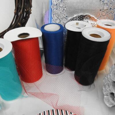 19+ Craft Lot: Frosted Pinecones, Colored Ribbon, Doilies, Twine Wreath