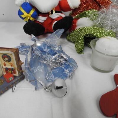 15+ Holiday Lot: Christmas Ornaments, Pinecones, Assorted Ornaments