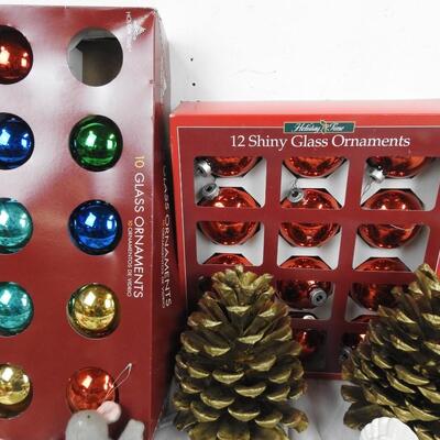 15+ Holiday Lot: Christmas Ornaments, Pinecones, Assorted Ornaments