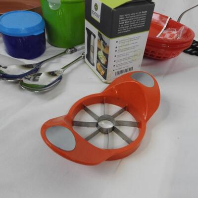 15+ Kitchen, Plastic Nesting Storage, Hamburger Trays, Serving Utensils
