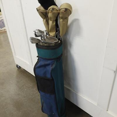 Golf Club Bag, Green & Blue with 17 Golf Clubs, some with Covers