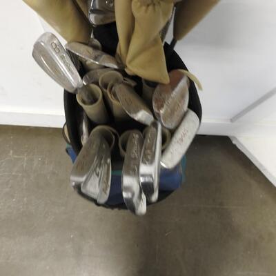 Golf Club Bag, Green & Blue with 17 Golf Clubs, some with Covers