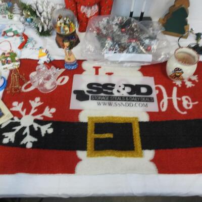 20 pc Home Decor Christmas Holiday. Coasters, Snow Globes, Rug, etc