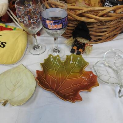 16 pc Fall/Halloween/Thanksgiving Decor: Basket, Decorative Dishes, Wall Decor