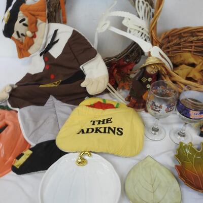 16 pc Fall/Halloween/Thanksgiving Decor: Basket, Decorative Dishes, Wall Decor