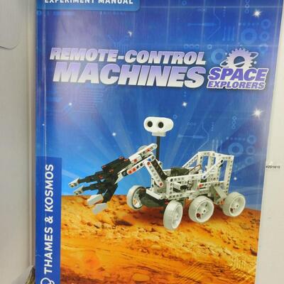 R/C Machines Space Explorers Engineering Kit. 251 pieces 10 experiments