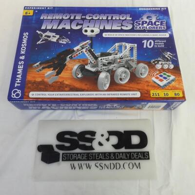 R/C Machines Space Explorers Engineering Kit. 251 pieces 10 experiments