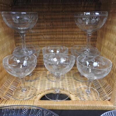 13 pc Kitchen: Basket with 8 Glasses, Bread Platter, Candy Dish, 2 Candle Bowls