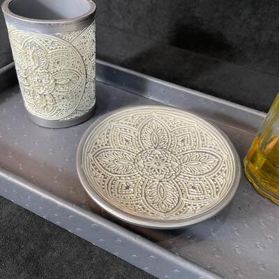Lot 115  Bath Accessories