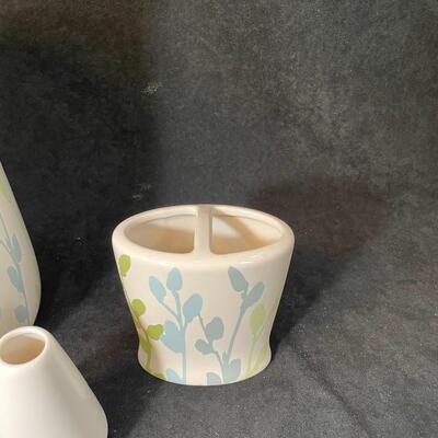 Lot 117.5  Ceramic Bath Set