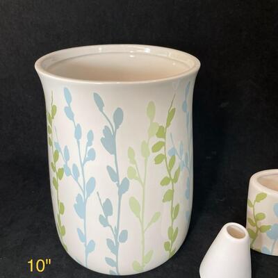 Lot 117.5  Ceramic Bath Set