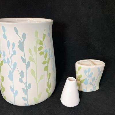 Lot 117.5  Ceramic Bath Set