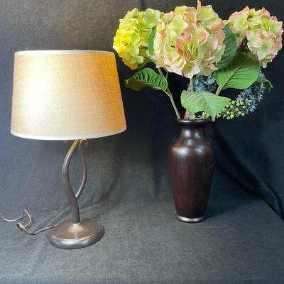 Lot 122  Decor Lot with Lamp, Vase and Stems