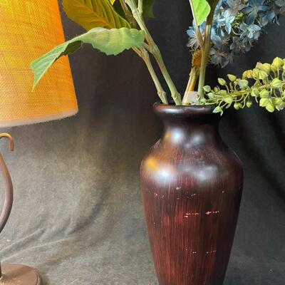 Lot 122  Decor Lot with Lamp, Vase and Stems