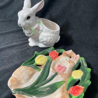 Lot 129  Easter Plate & Bunny Decor