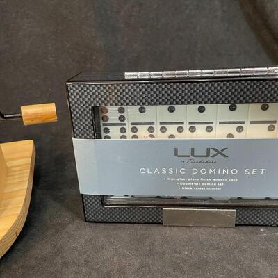 Lot 142  Bingo & Domino Games