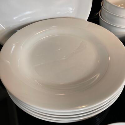 Lot 6.5 Assorted White Dinnerware
