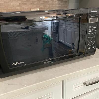 Lot 13.5. Panasonic Microwave Oven