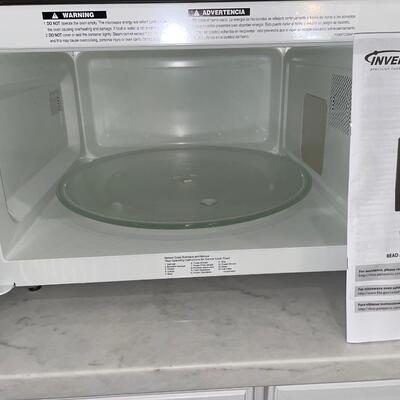 Lot 13.5. Panasonic Microwave Oven