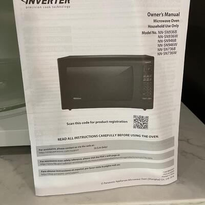 Lot 13.5. Panasonic Microwave Oven