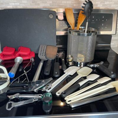 Lot 28.5. Kitchen Misc with Metal Tool Caddy