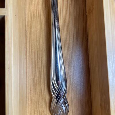 Lot 8.5B Stainless Steel Flatware with drawer caddy