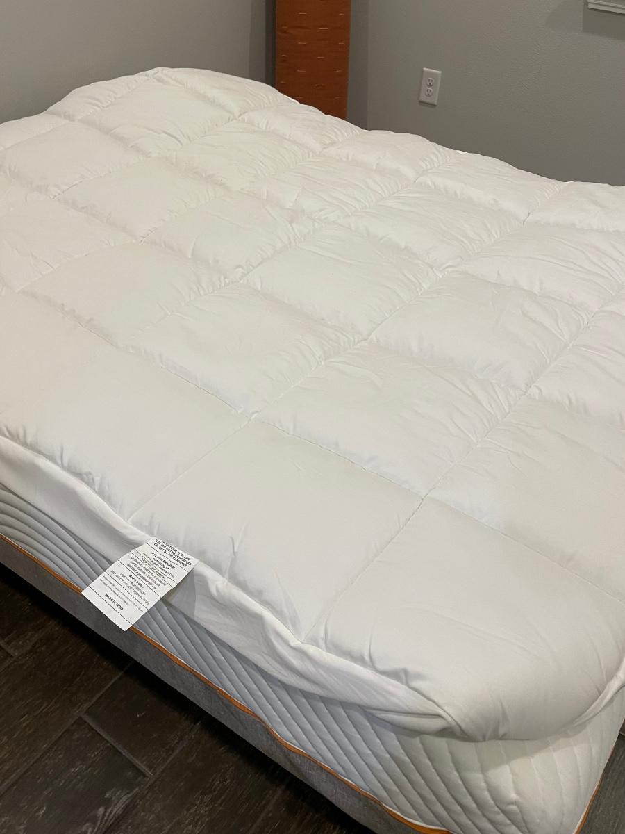 Lot 177. Deluxe Mattress Pad Queen