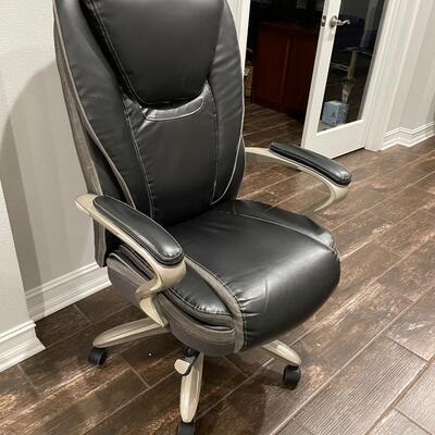Lot 92.5. Deluxe Office Chair
