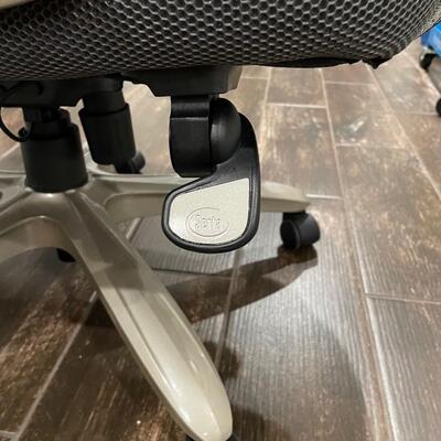 Lot 92.5. Deluxe Office Chair