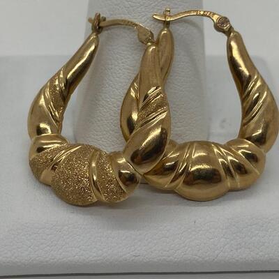 Lot 6: 14k SLC Yellow Gold Shrimp Scalloped Pierced Hoop Earrings with Applied Gold Flake