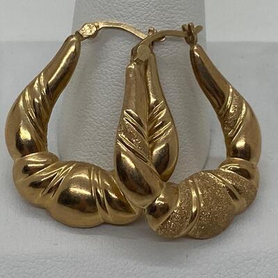 Lot 6: 14k SLC Yellow Gold Shrimp Scalloped Pierced Hoop Earrings with Applied Gold Flake