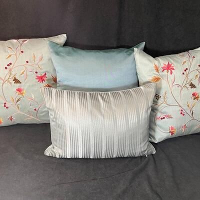 Lot 146   Four Pillows Faux Silk