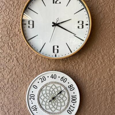 Lot 166   Outdoor Clock & Temperature Gauge