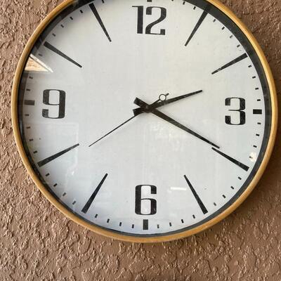 Lot 166   Outdoor Clock & Temperature Gauge