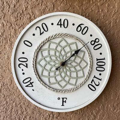 Lot 166   Outdoor Clock & Temperature Gauge