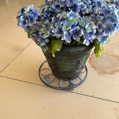 Lot 168  Hydrangea Silk Stems