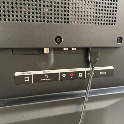 Lot 174  Vizio 48" TV and Sony Blu-ray player