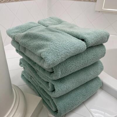 Lot 190  Bath & Hand Towels
