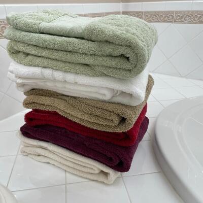 Lot 194   Six Assorted Bath Towels