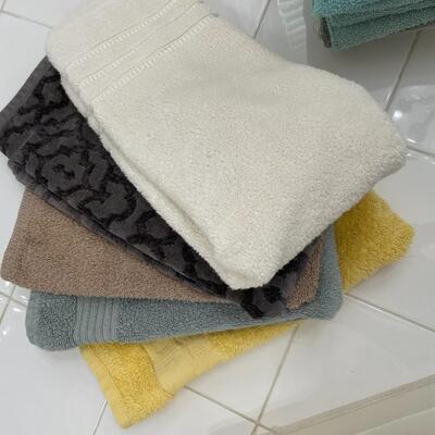 Lot 198   Hand Towels & Washcloths