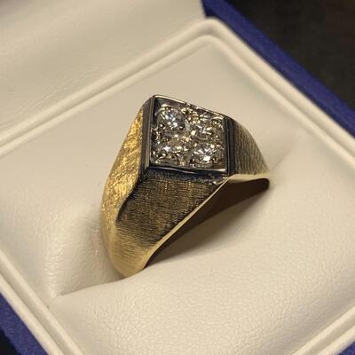 Menâ€™s 14K Gold Diamond Ring