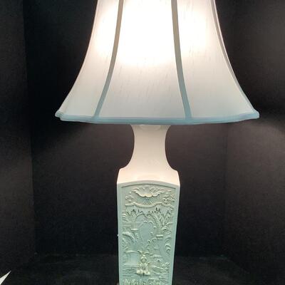 B879 Vintage White Ceramic Oriental Lamp