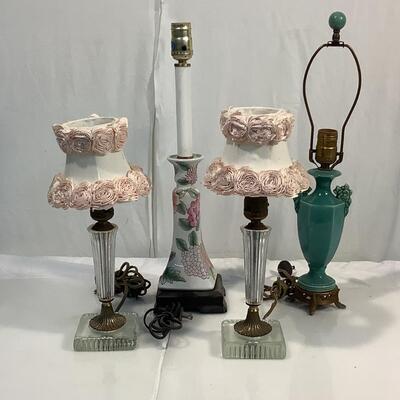 B891 Lot of Vintage Lamps