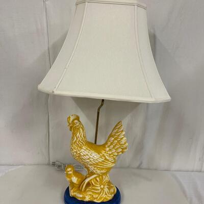 A894 Vintage Mother Hen & Chick Lamp