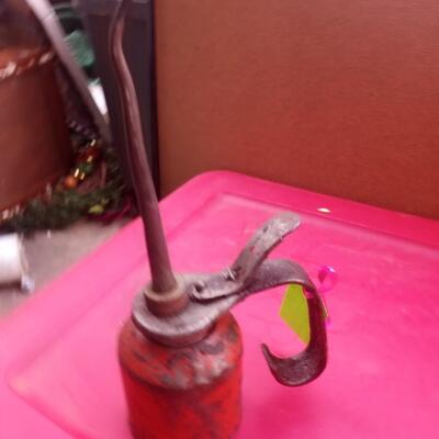 Vintage oiler can