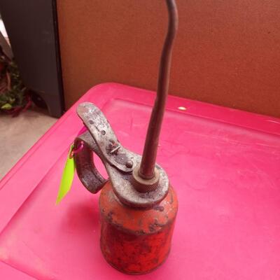 Vintage oiler can