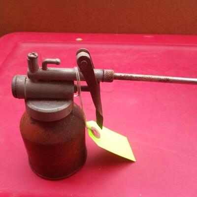 Vintage oiler can