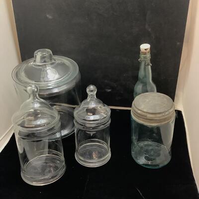 F959 Vintage Glass Jar/ Bottle Lot