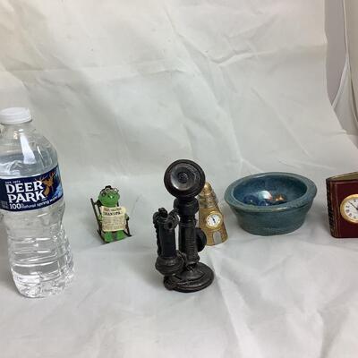 G128 Lot of Small Desk Clocks and Figures
